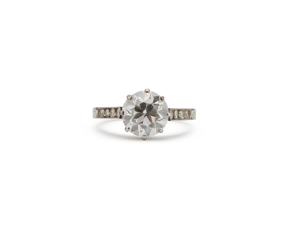 PLATINUM AND DIAMOND RINGPlatinum