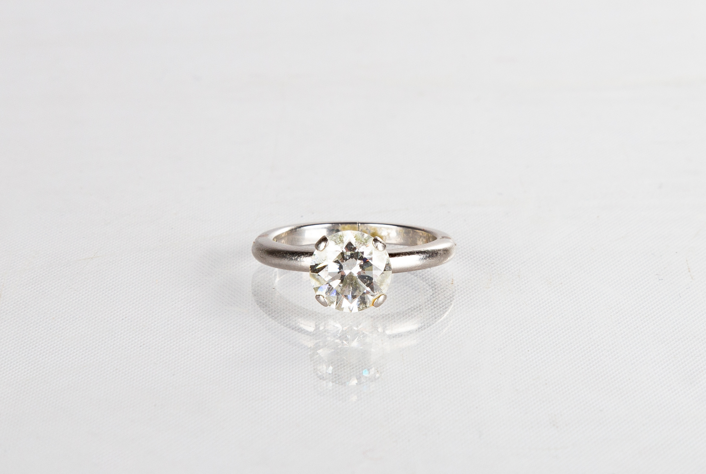 PLATINUM AND DIAMOND SOLITAIRE RING