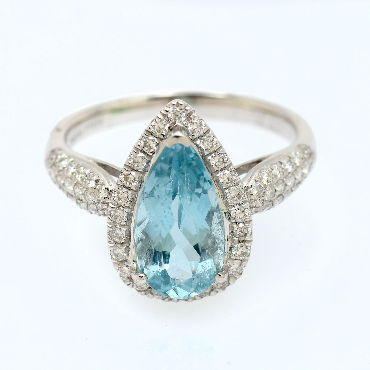 PLATINUM AQUAMARINE & DIAMOND RING: