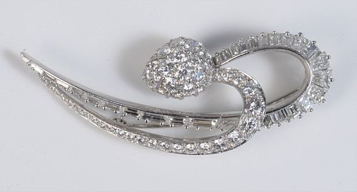 PLATINUM BROOCH IN A DOUBLE SWIRL
