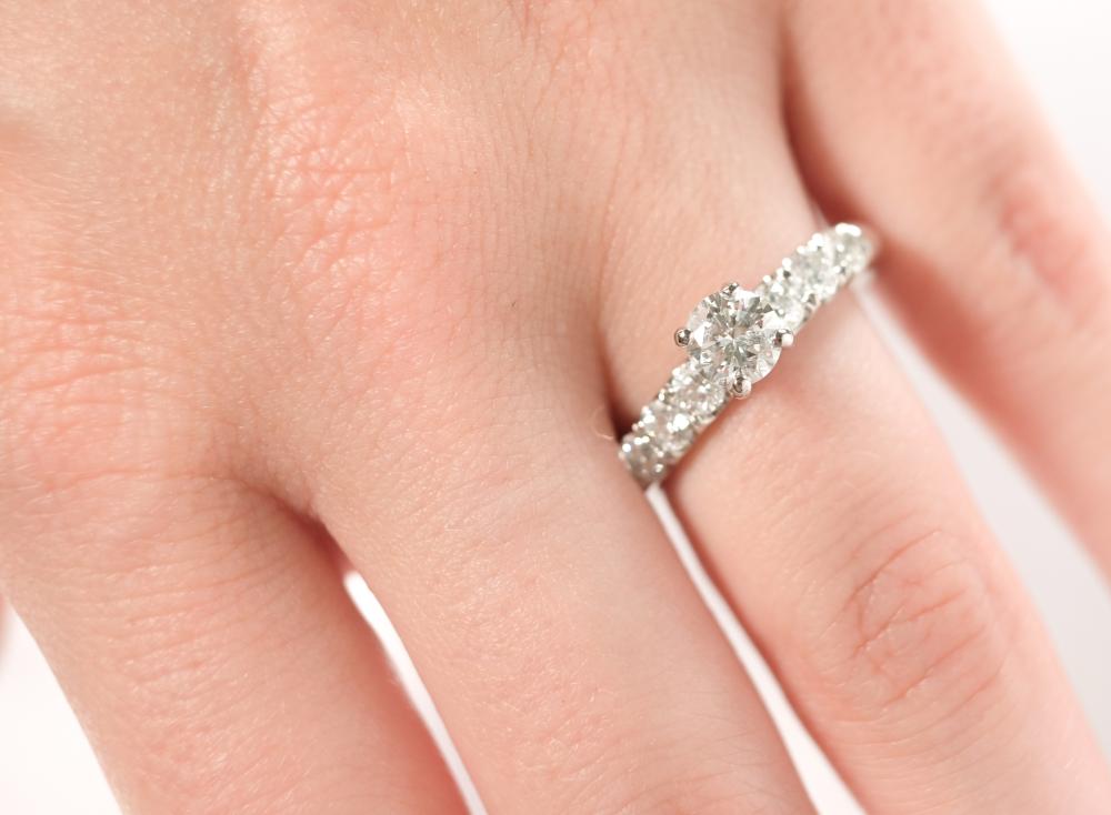 PLATINUM DIAMOND ENGAGEMENT RING