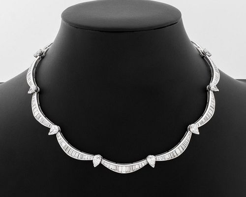 PLATINUM DIAMOND NECKLACEPlatinum