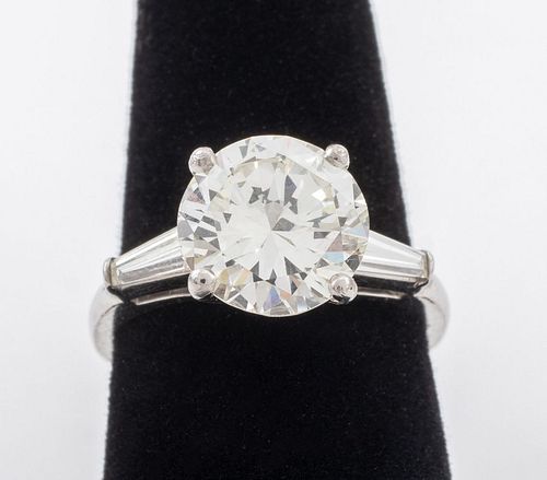 PLATINUM DIAMOND RING, 3.19 RBC K /