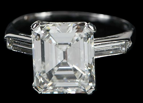 PLATINUM DIAMOND RINGcenter emerald