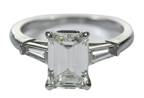 PLATINUM DIAMOND RINGcenter emerald