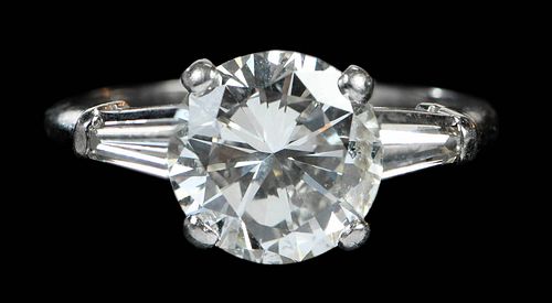 PLATINUM DIAMOND RINGcenter round