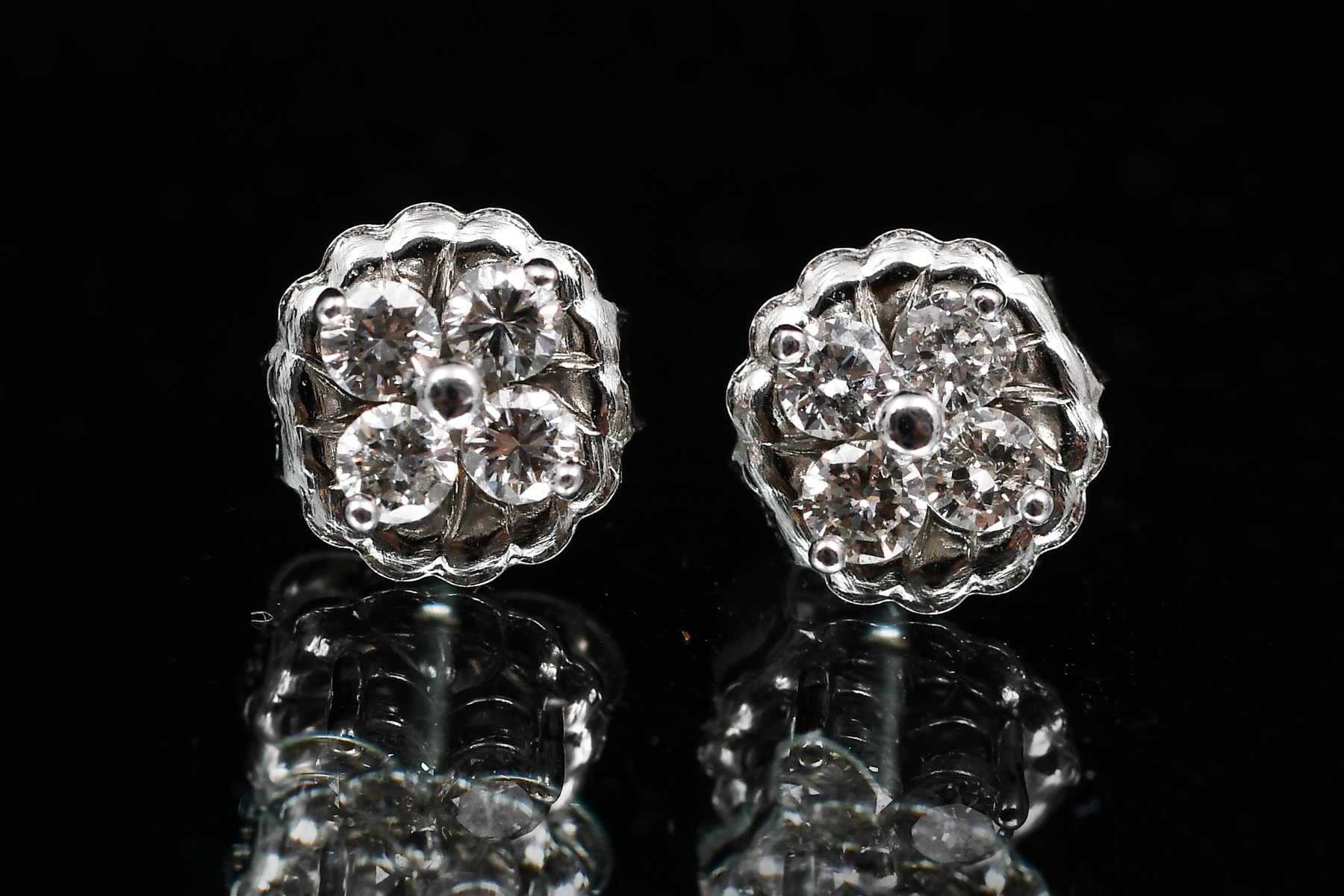 PLATINUM & DIAMOND STUD EARRINGS: