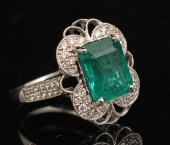 PLATINUM LADY'S EMERALD RING;