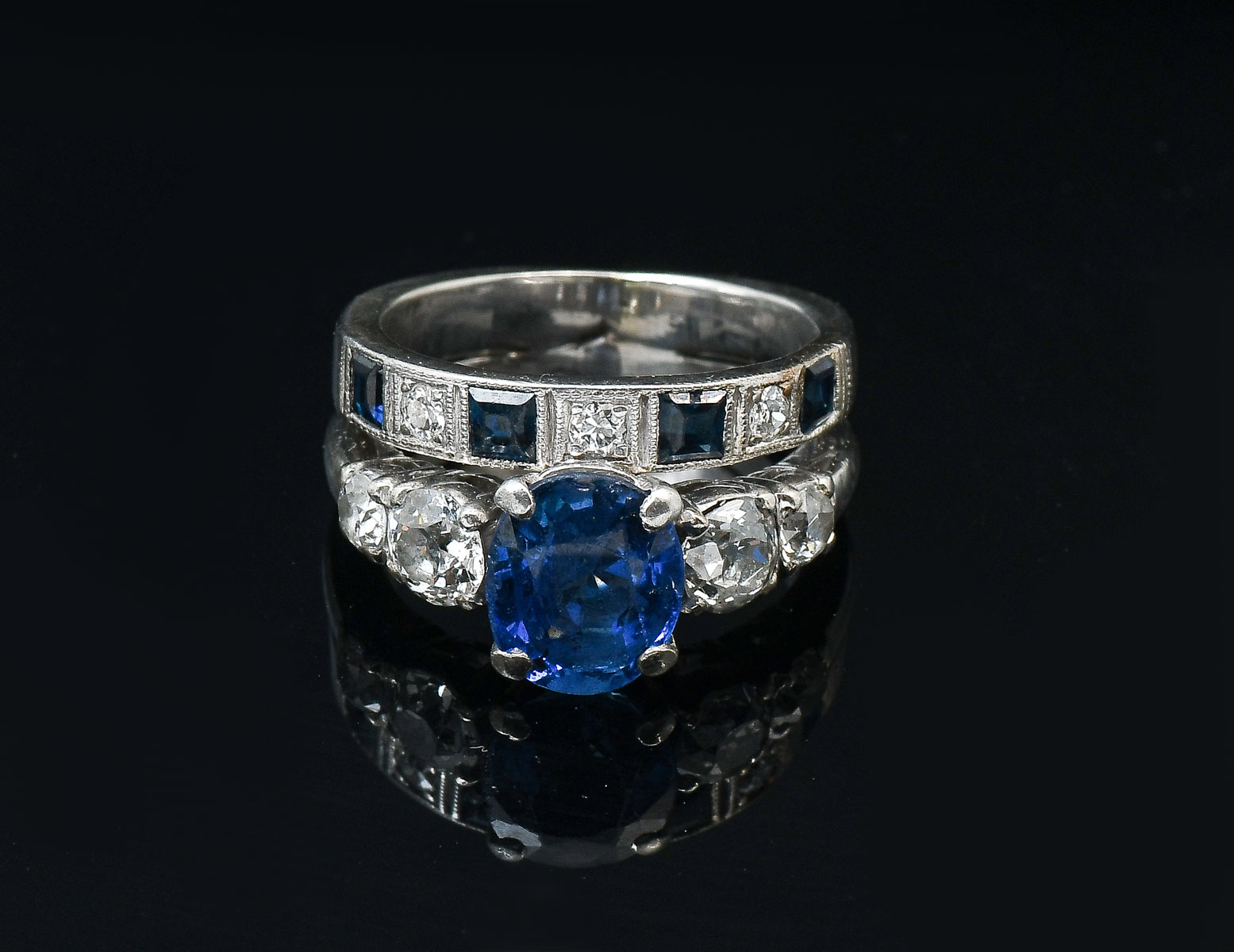 PLATINUM SAPPHIRE & DIAMOND RING