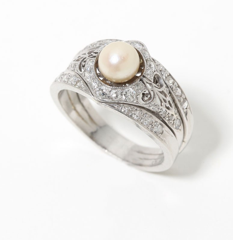 Platinum set with a cultured