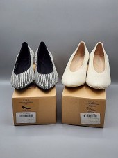 Pointed-toe heels. Knit upper