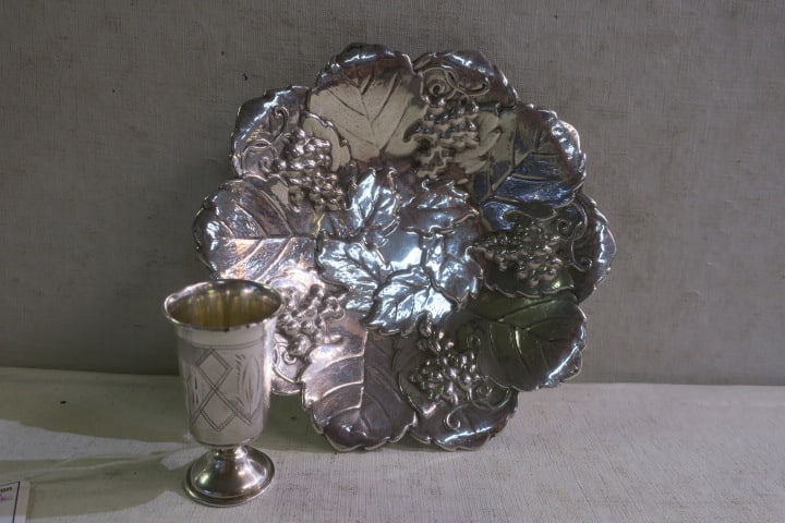 POOLE STERLING GRAPE BUNCHES DISH