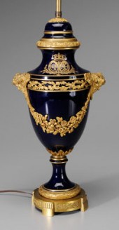 Porcelain and gilt bronze lamp