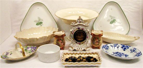Porcelain case clock with hand