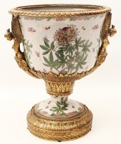 PORCELAIN CENTERPIECE W/ WING