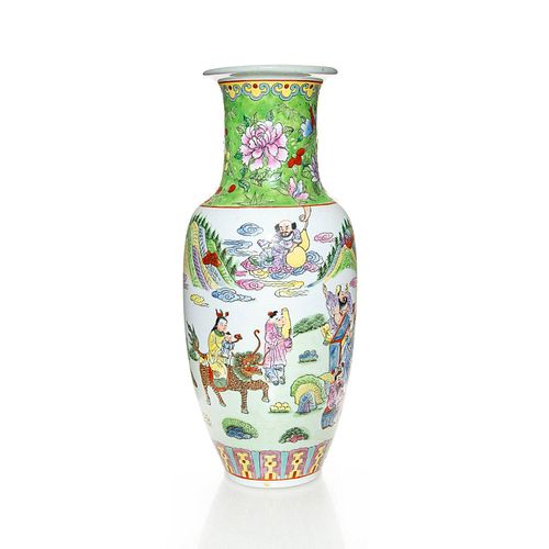PORCELAIN CHINESE VASE, DETAILED