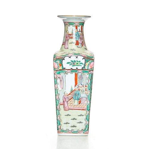 PORCELAIN CHINESE VASE, DETAILED