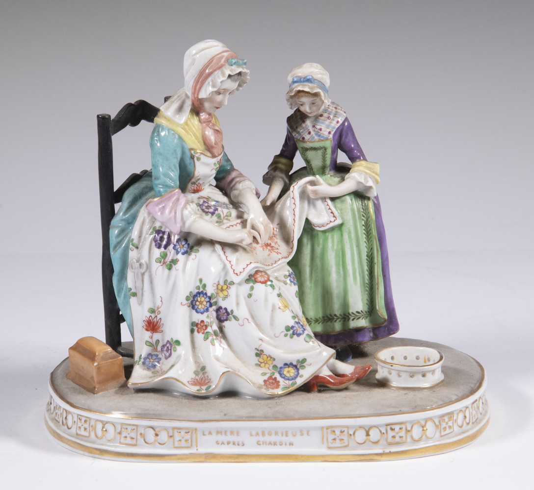 PORCELAIN FIGURINE "LA MERE