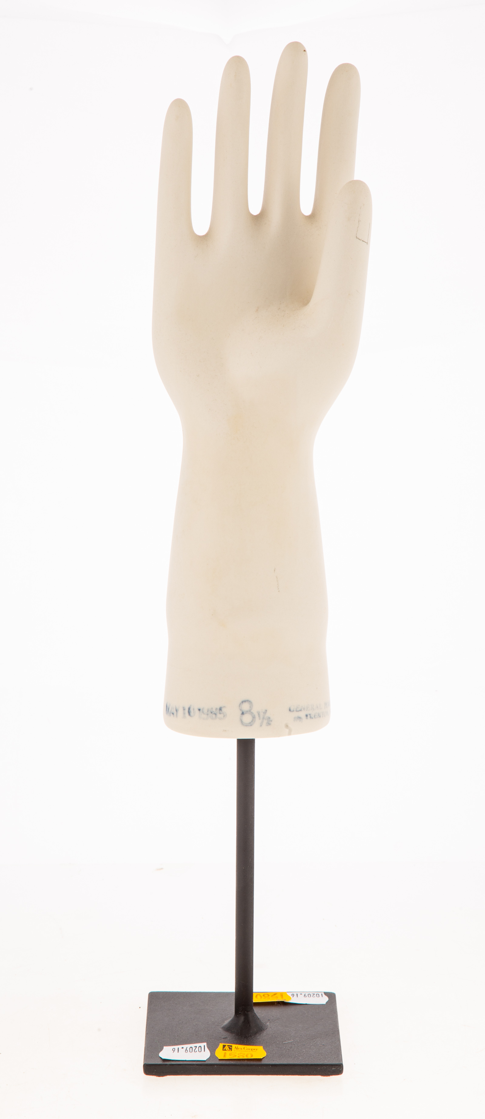 PORCELAIN GLOVE STAND, TABLETOP
