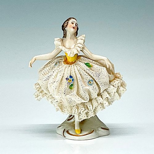 PORCELAIN LACE FIGURE WOMAN DANCING