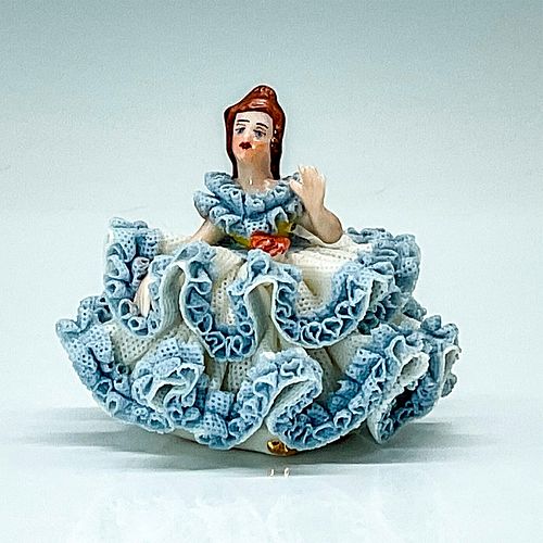 PORCELAIN LACE FIGURE, WOMAN SEATED