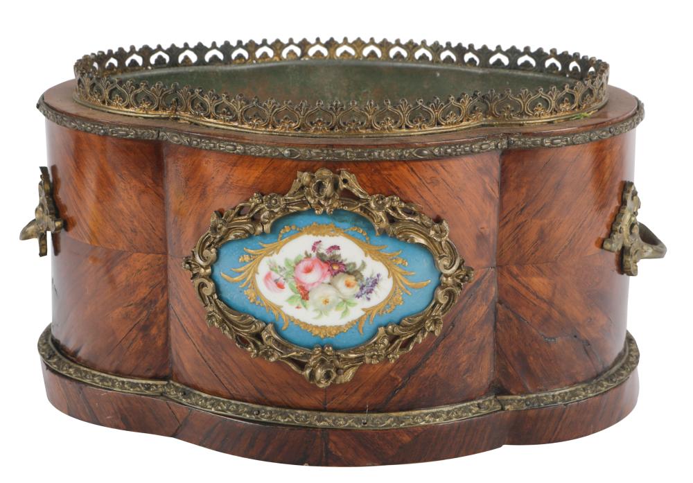 PORCELAIN-MOUNTED PARQUETRY