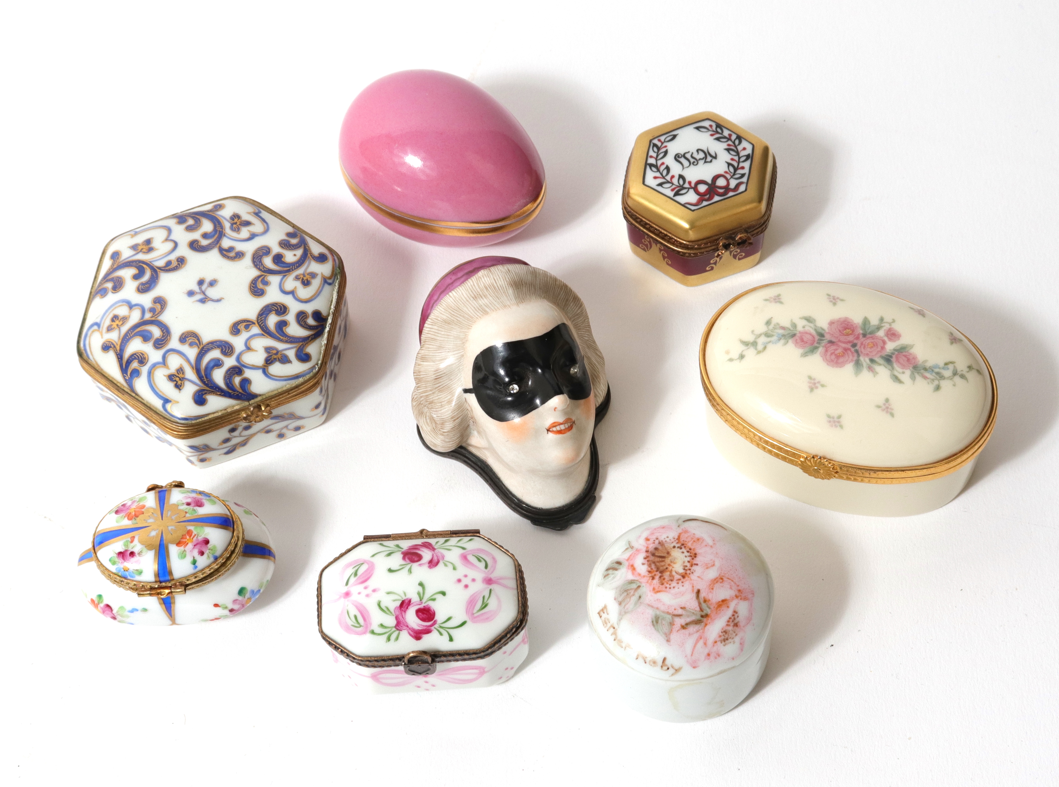PORCELAIN PILL BOX ASSORTMENT INCL.