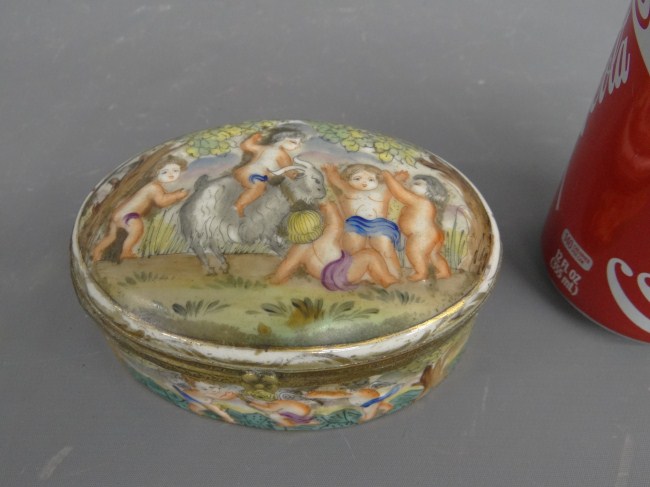 Porcelain pin box.