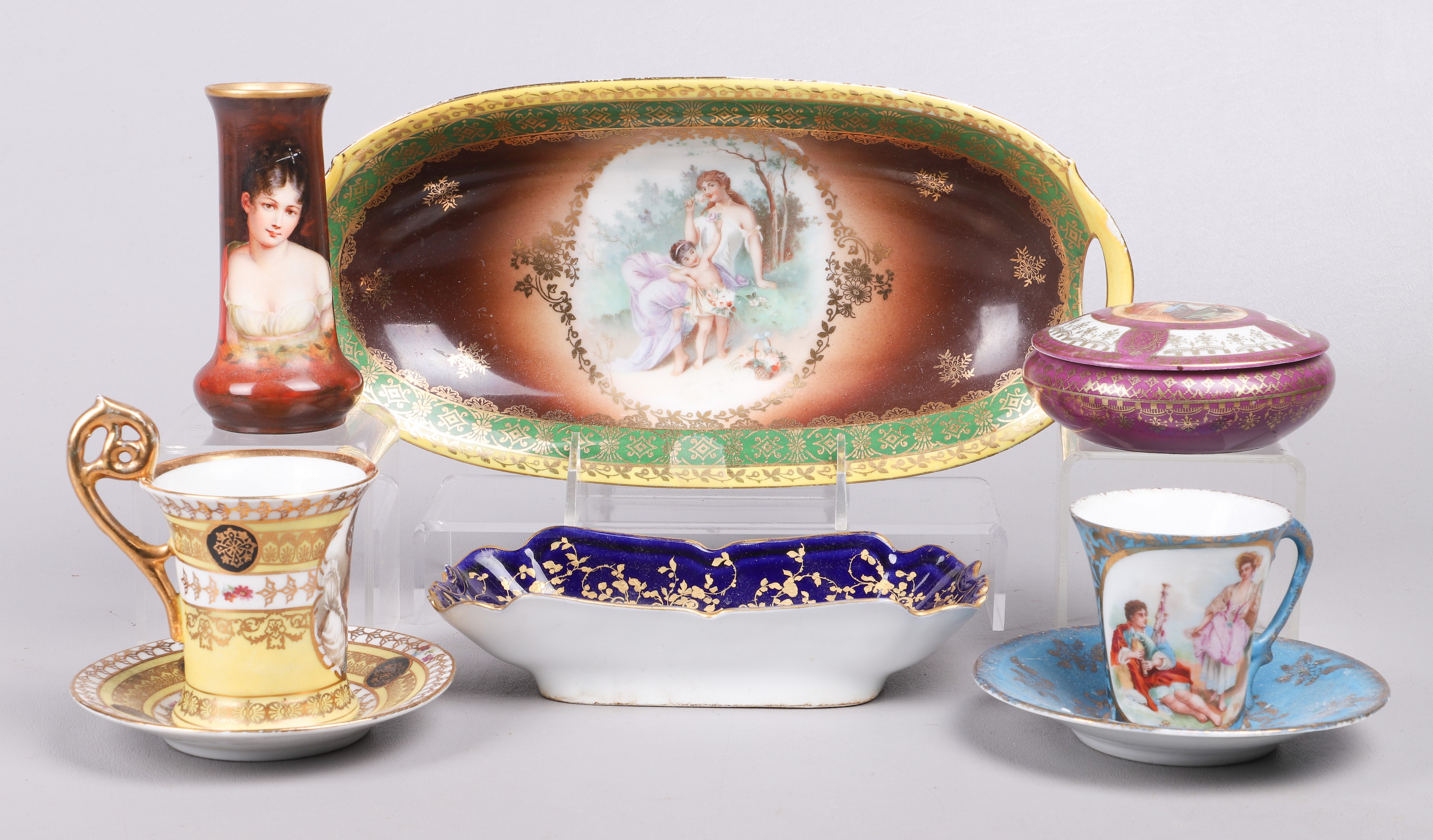 Porcelain portrait table items to