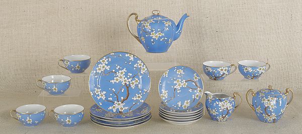Porcelain tea service 20th c.