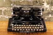 PORTABLE TYPEWRITER HAMMOND MU