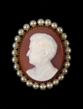 PORTRAIT CAMEO OF A GENTLEMAN-
