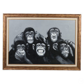 PORTRAIT OF PLAYFUL CHIMPANZEE