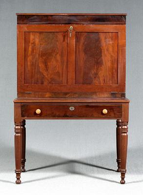 Postmaster's Federal desk,