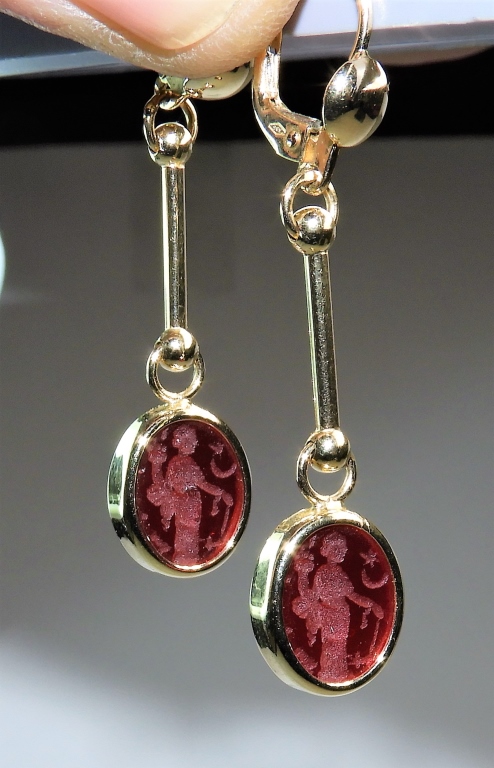 PR 14K GOLD INTAGLIO CUT RED