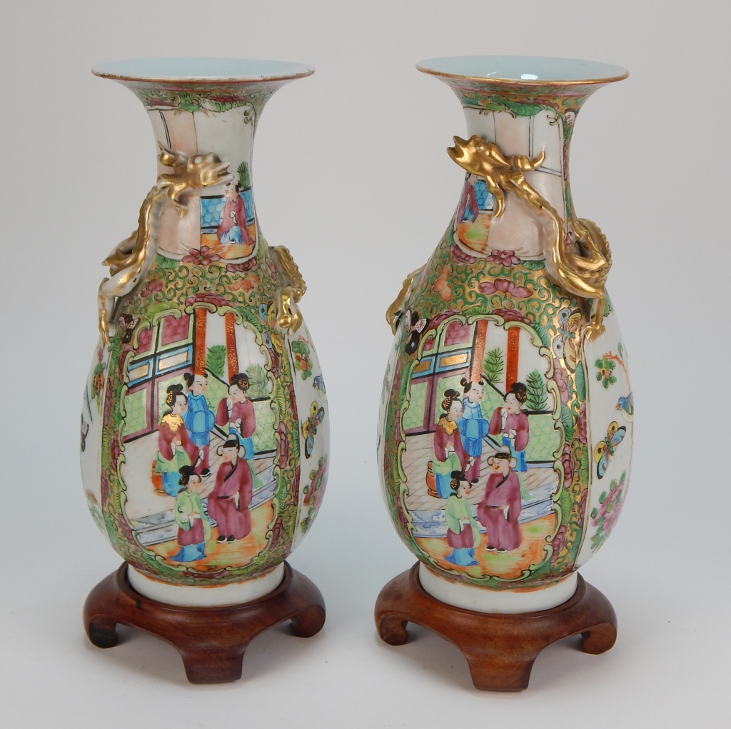 PR 19C CHINESE ROSE MEDALLION VASES