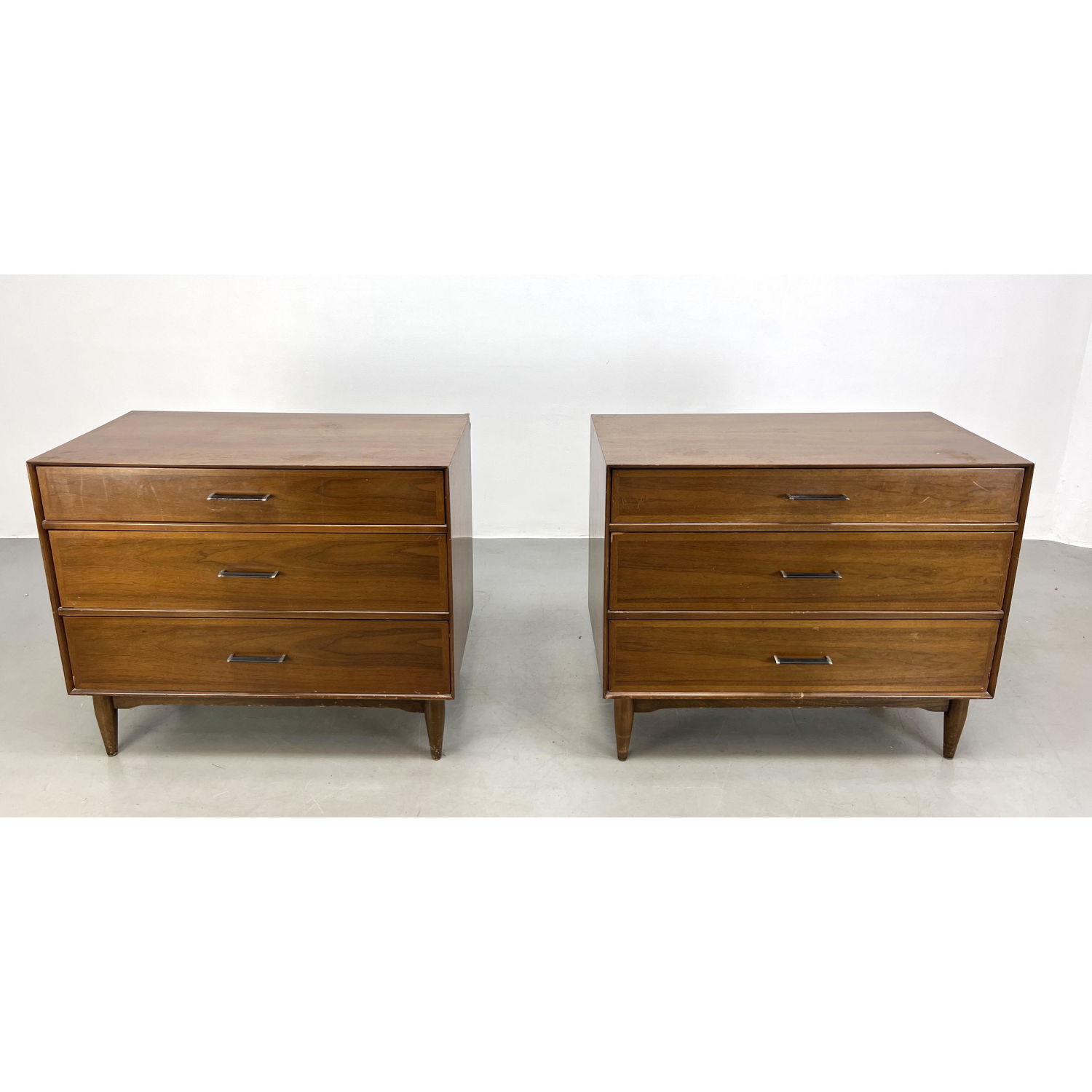 Pr American Modern Walnut Bachelors