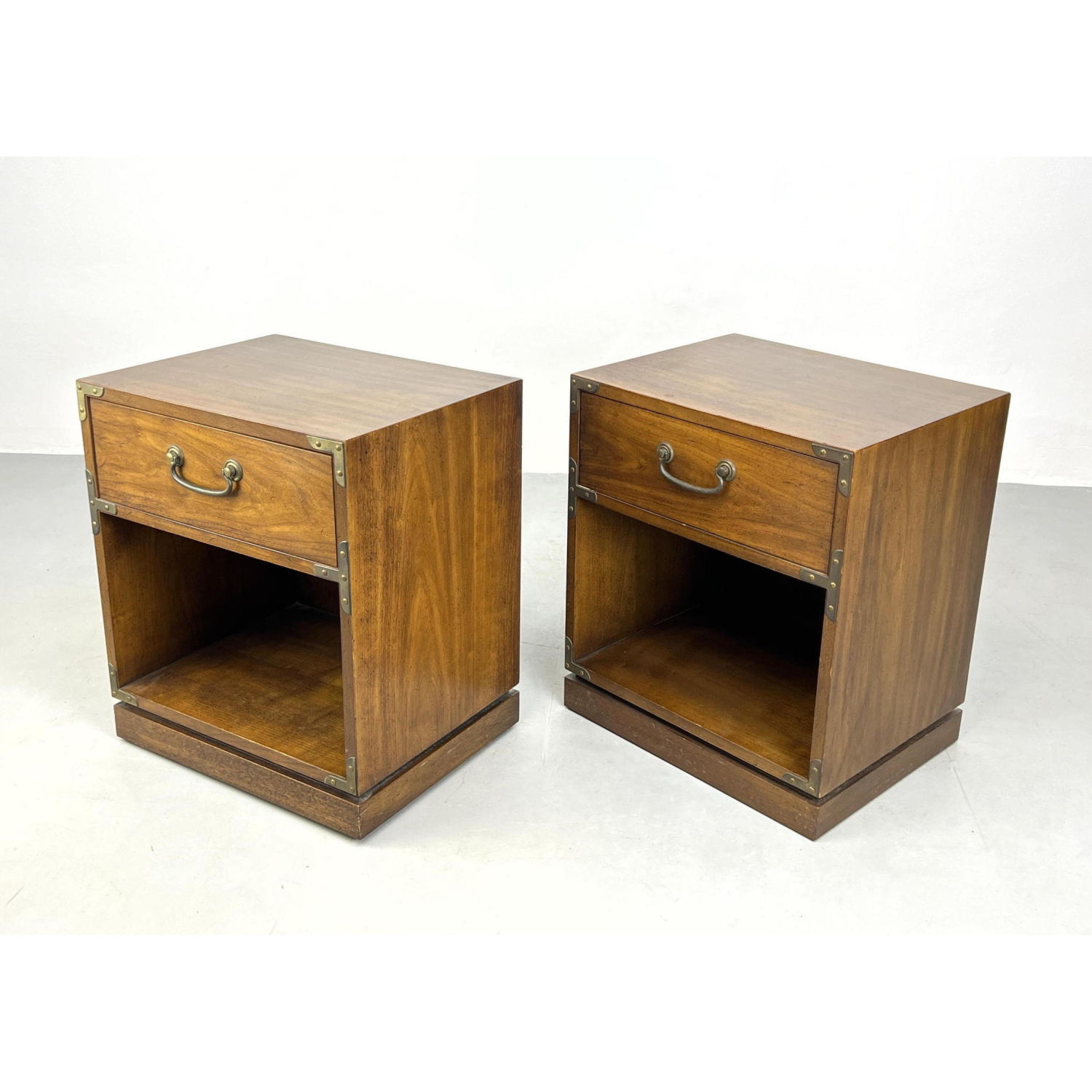 Pr American Modern Walnut Night