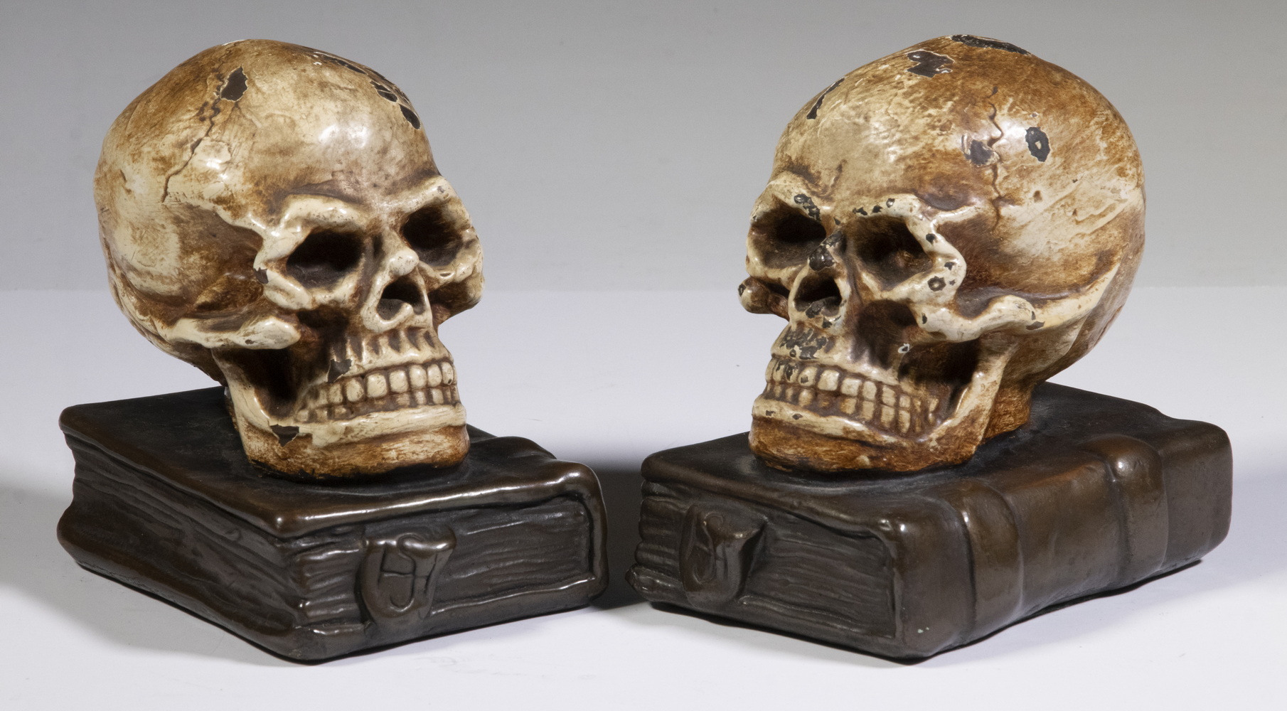 PR ARMOR BRONZE "SKULL ON BOOKS"