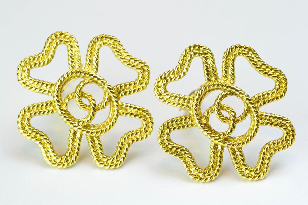 Pr. Chanel Ear ClipsDepicting