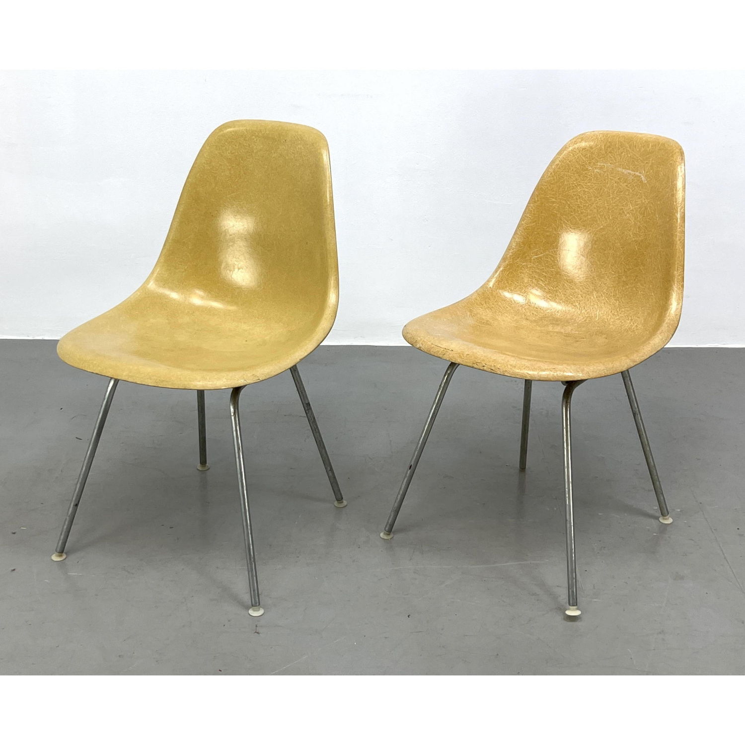 Pr CHARLES EAMES Fiberglass Shell