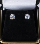 PR DIAMOND EARRINGS One pair o