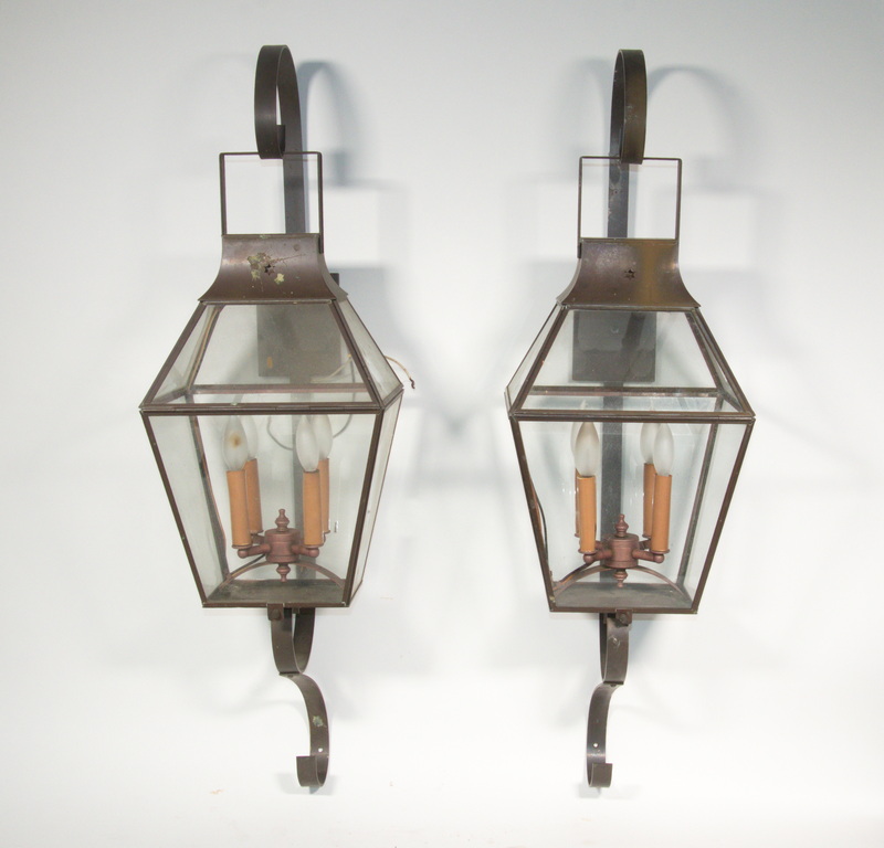 PR EXTERIOR WALL MOUNTED LIGHT