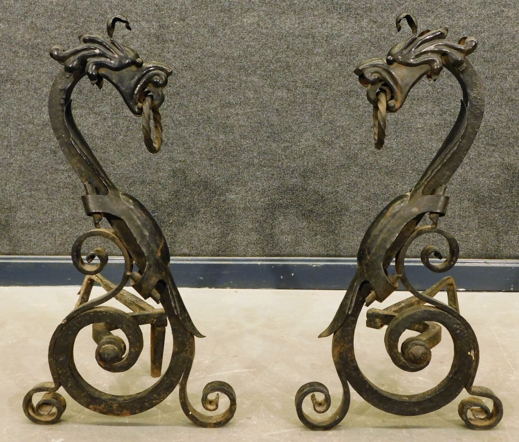 PR FIGURAL OPPOSING DRAGON