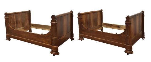(PR) FRENCH CARVED WALNUT ALCOVE