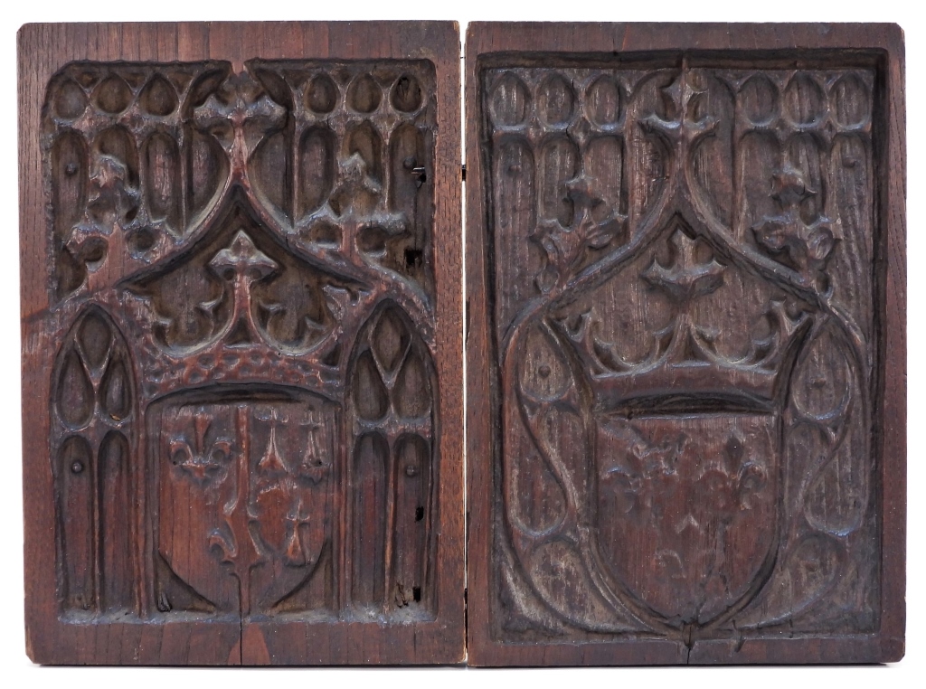 PR FRENCH FLEUR DE LIS CARVED