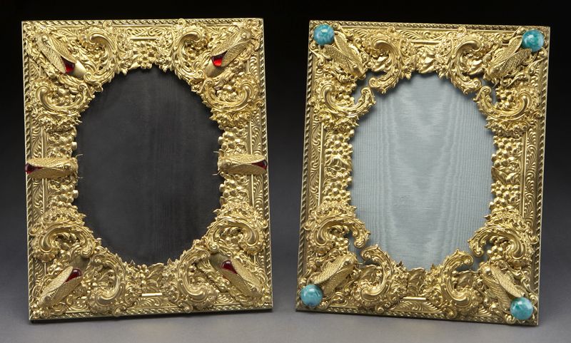 Pr. Gilt metal frames featuring