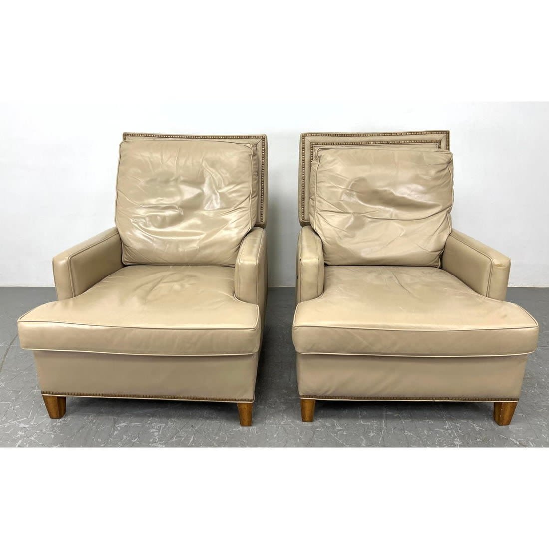 Pr HANCOCK and MOORE Beige Recliner