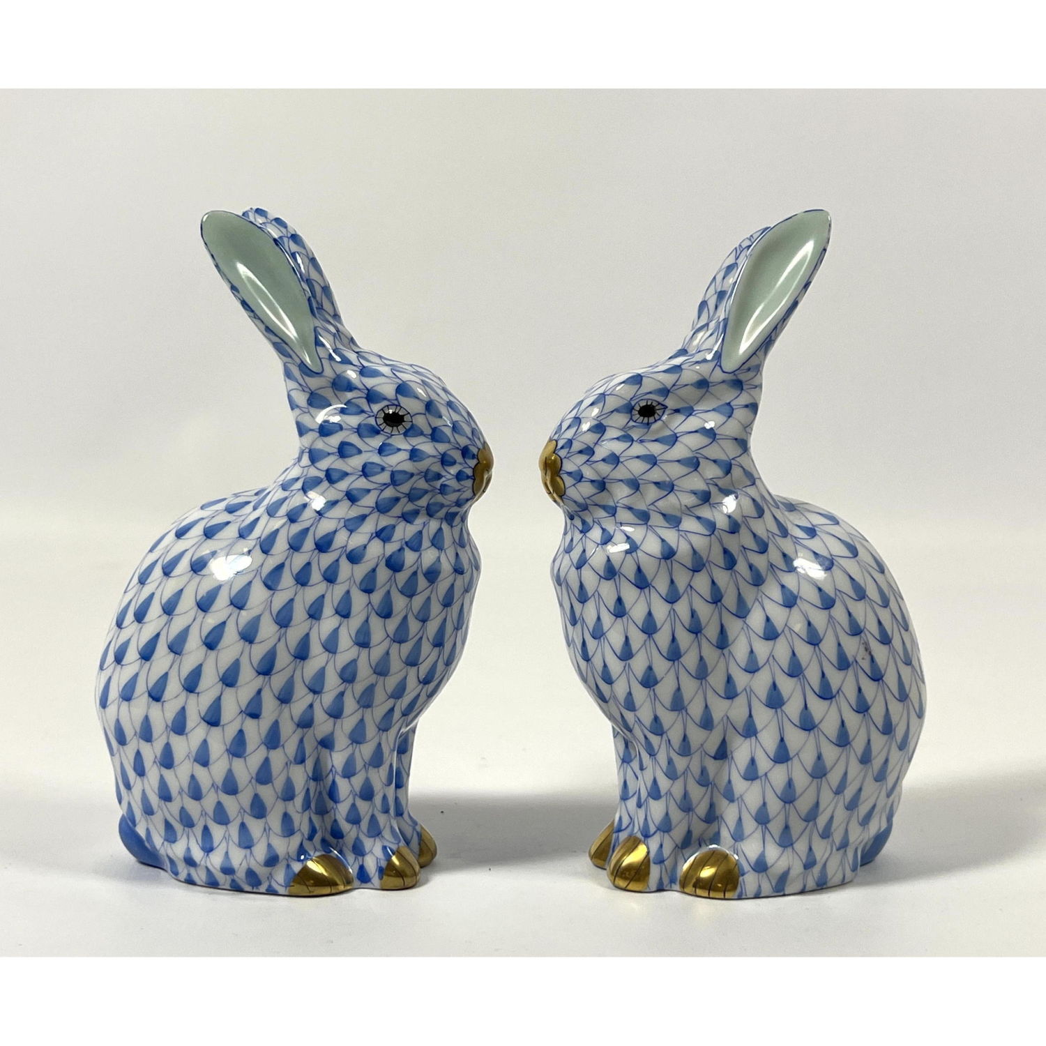 Pr HEREND Hungary Fishnet Porcelain
