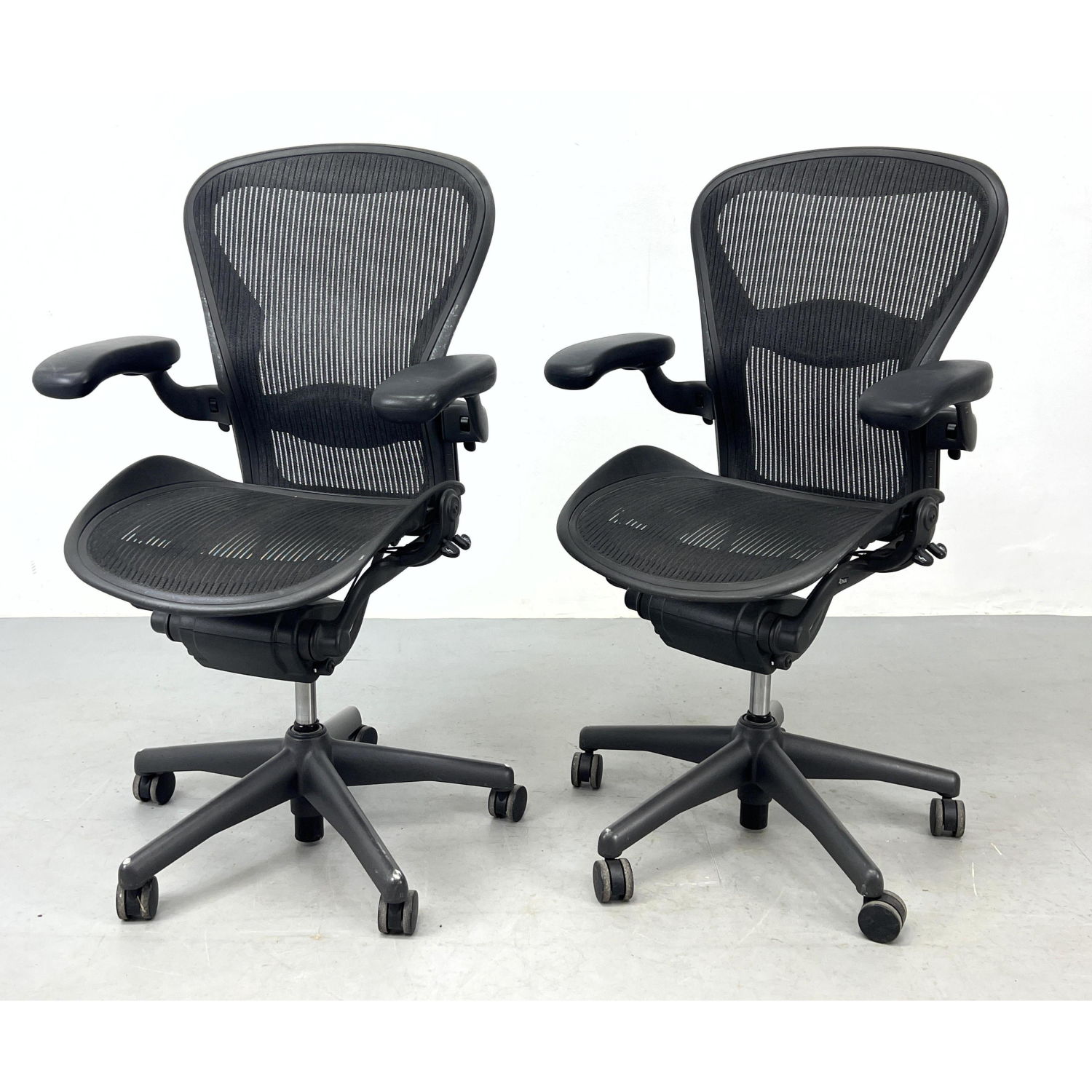 Pr HERMAN MILLER Aeron Desk